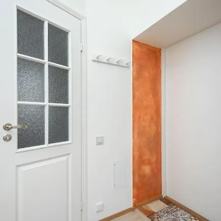 Cozy 1-bedr In The Centre Near Old Town With Private Parking 아파트 *