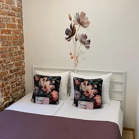 Cozy 1-bedr In The Centre Near Old Town With Private Parking * タリン