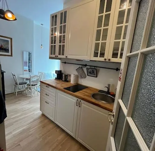 Lägenhet Cozy 1-bedr In The Centre Near Old Town With Private Parking