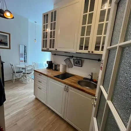 Apartment Cozy 1-bedr In The Centre Near Old Town With Private Parking